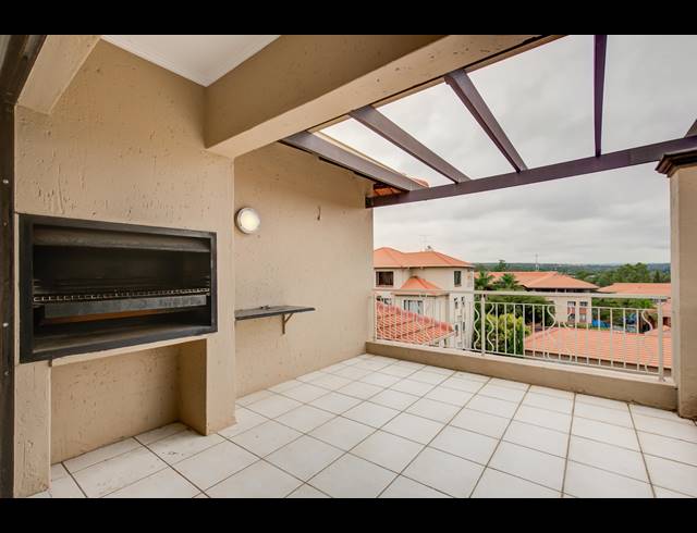 2 BEDROOM PENTHOUSE FOR SALE IN SUNNINGHILL